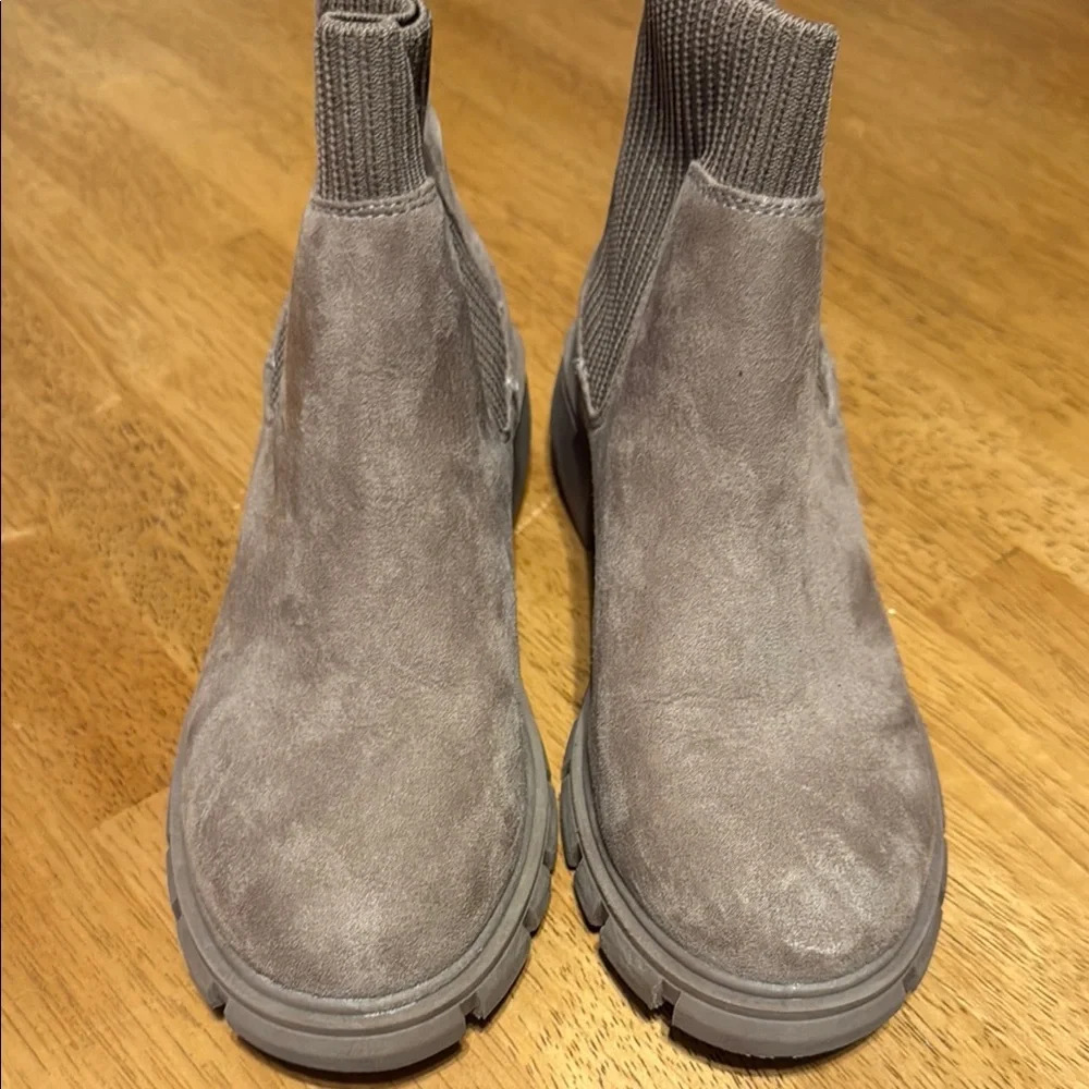 Steve Madden Kids Taupe Suede Boots